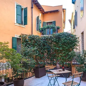  Apartment La Terrazza In Centro Italy