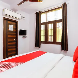 *** Hotel Oyo Flagship 70819 Royal King India